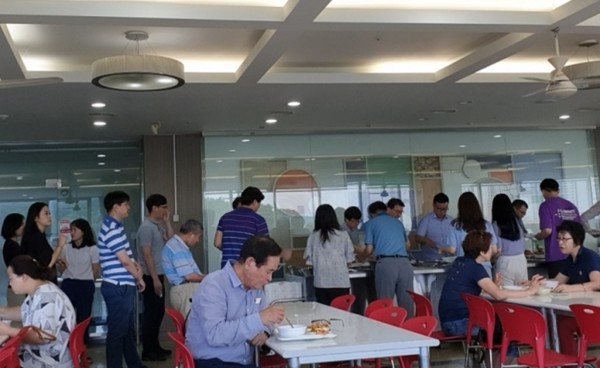 구내 식당 모습(출처 : 수원시 인터넷신문)