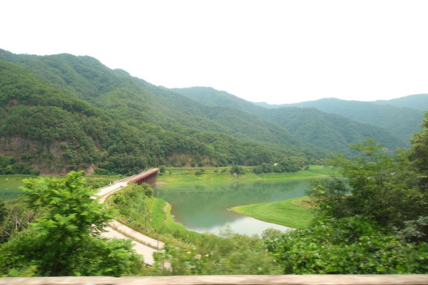 평화의댐 북쪽 북한강을 건너는 안동철교. 추후 이 길을 통해서도 평화의댐으로 갈 수 있을 전망이다 